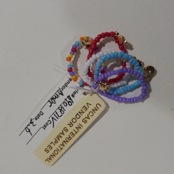 Set of 5 Jazzy Colorful Beads Stretchy Rings W/ Charms - Stylish Women's Jewelry - Picture 4 of 7